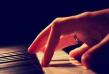 伊朗球队面对困境毅然自强，坚定信念