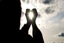 伊朗球队面对困境毅然自强，坚定信念